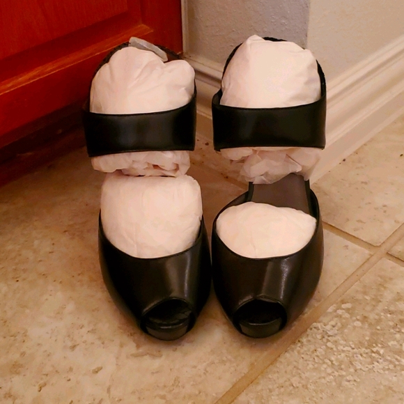 MODA NIB never worn black heels 9 - Picture 1 of 7